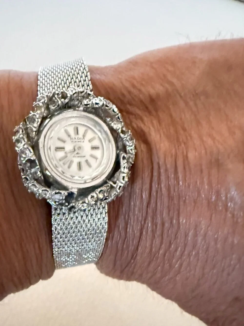VINTAGE NADIA WOMENS RHINESTONE BEZEL MESH BAND COCKTAIL WATCH NON WORKING